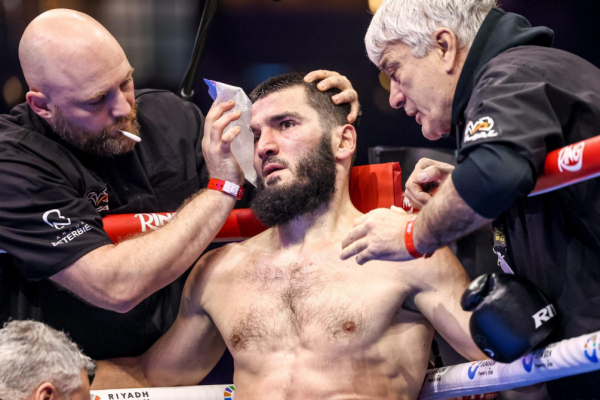 Как Бивол отобрал титул абсолютного чемпиона у Бетербиева. Фоторепортаж - новостной портал st-piter.ru