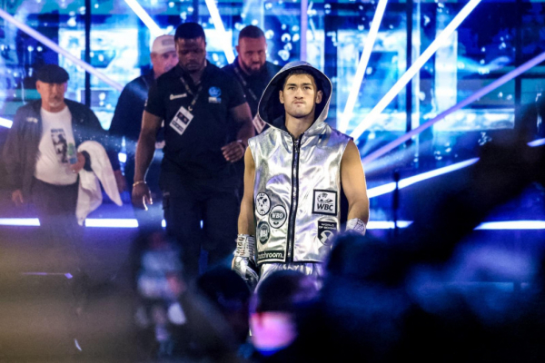 Как Бивол отобрал титул абсолютного чемпиона у Бетербиева. Фоторепортаж - новостной портал st-piter.ru