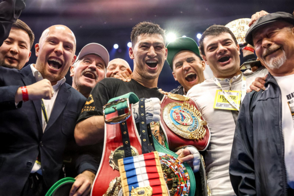 Как Бивол отобрал титул абсолютного чемпиона у Бетербиева. Фоторепортаж - новостной портал st-piter.ru