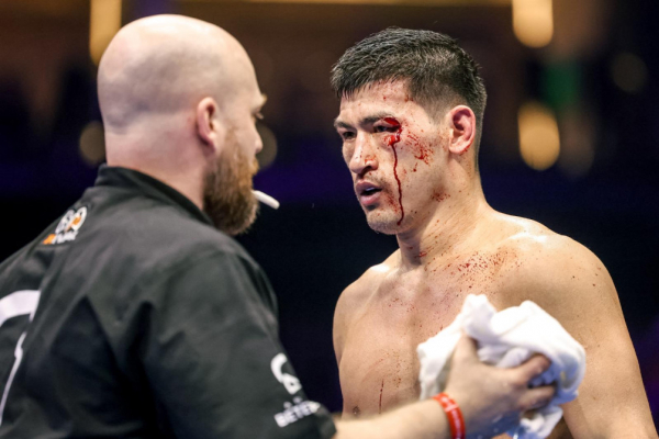 Как Бивол отобрал титул абсолютного чемпиона у Бетербиева. Фоторепортаж - новостной портал st-piter.ru