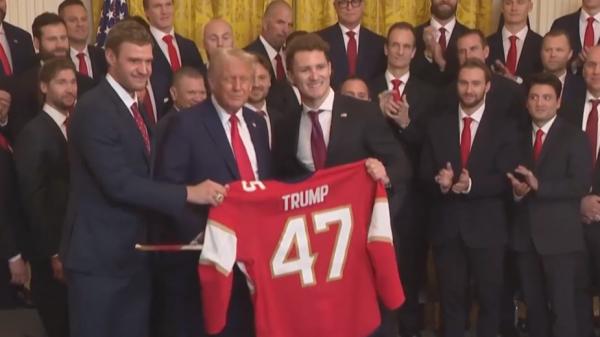 Трамп принял в Белом доме чемпионов НХЛ и похвалил россиянина. Видео - новостной портал st-piter.ru