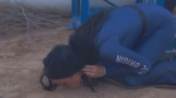 Корабль Blue Origin с Кэти Перри и невестой Безоса отправился в космос - новостной портал st-piter.ru