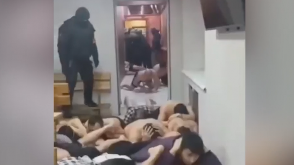 Омбудсмен Киргизии заявила о вопросах к рейду силовиков в московской бане - новостной портал st-piter.ru