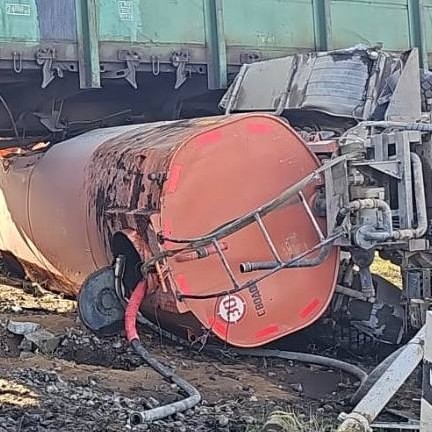 Под Петербургом поезд сбил КАМАЗ. Фото - новостной портал st-piter.ru