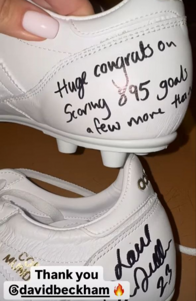 Дэвид Бекхэм подарил Овечкину бутсы в честь рекорда в НХЛ - новостной портал st-piter.ru