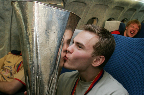 Клуб из России 20 лет назад впервые взял еврокубок. Как это было - новостной портал st-piter.ru