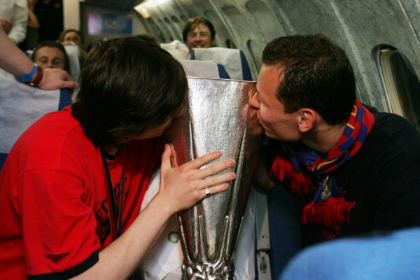 Клуб из России 20 лет назад впервые взял еврокубок. Как это было - новостной портал st-piter.ru