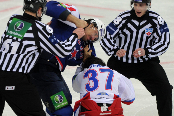 &laquo;Мафиози&raquo;, драки, девочки. Чем запомнился самый самобытный клуб КХЛ - новостной портал st-piter.ru