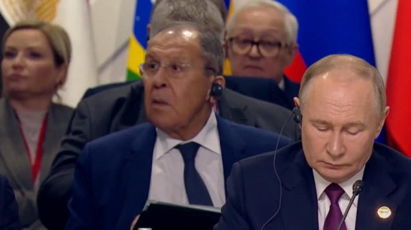 Лавров рассказал о наступившей ему на ногу на саммите БРИКС девушке - новостной портал st-piter.ru