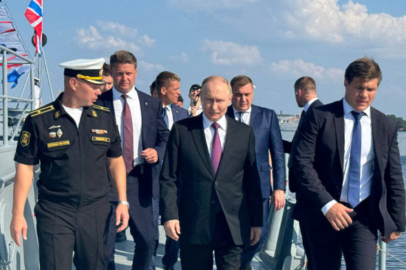 Путин посетил фрегат, отразивший атаку дронов на Ленинградскую область - новостной портал st-piter.ru