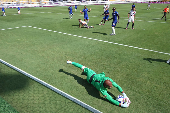 Трамп вручил вратарю сборной России медаль клубного чемпионата мира - новостной портал st-piter.ru