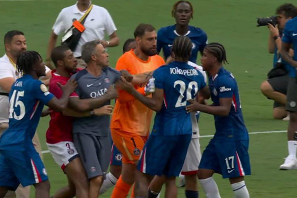 Тренер ПСЖ объяснил удар футболиста &laquo;Челси&raquo; в горло в финале клубного ЧМ - новостной портал st-piter.ru