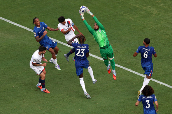 Тренер ПСЖ объяснил удар футболиста &laquo;Челси&raquo; в горло в финале клубного ЧМ - новостной портал st-piter.ru