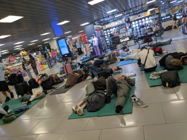 Атаки дронов на Петербург: пожар в Усть-Луге и коллапс в Пулково - новостной портал st-piter.ru