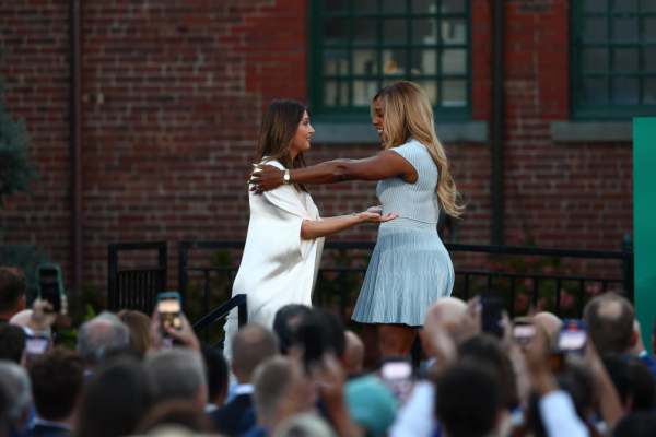 Вражде конец? Как Серена Уильямс ввела Шарапову в Зал теннисной славы - новостной портал st-piter.ru