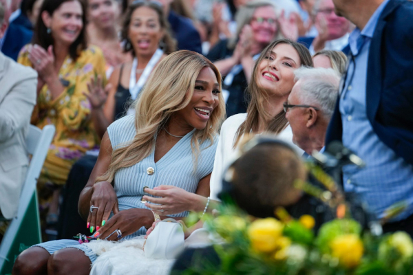 Вражде конец? Как Серена Уильямс ввела Шарапову в Зал теннисной славы - новостной портал st-piter.ru