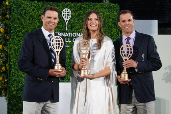 Вражде конец? Как Серена Уильямс ввела Шарапову в Зал теннисной славы - новостной портал st-piter.ru