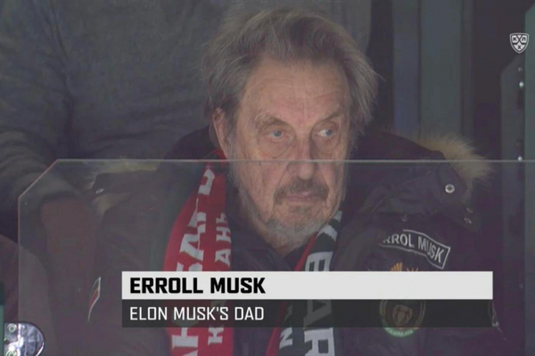 Отец Илона Маска посетил матч КХЛ в Казани - новостной портал st-piter.ru