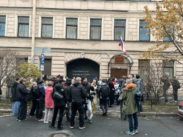 В Петербурге уличную певицу Наоко признали виновной в дискредитации армии - новостной портал st-piter.ru