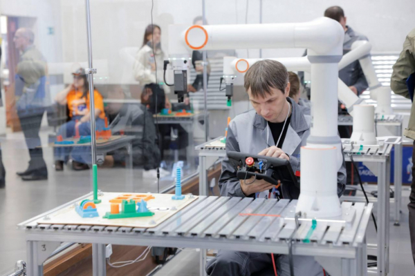 Люди труда: как повысить престиж рабочих профессий - новостной портал st-piter.ru