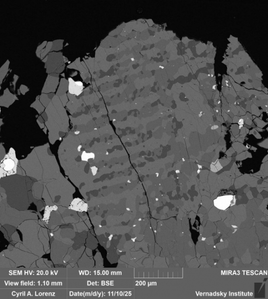 Обломок зеленого метеорита, который видели над Москвой. Видео - новостной портал st-piter.ru