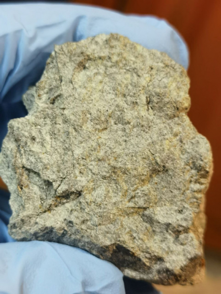 Обломок зеленого метеорита, который видели над Москвой. Видео - новостной портал st-piter.ru