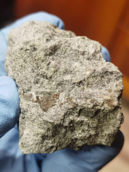 Обломок зеленого метеорита, который видели над Москвой. Видео - новостной портал st-piter.ru