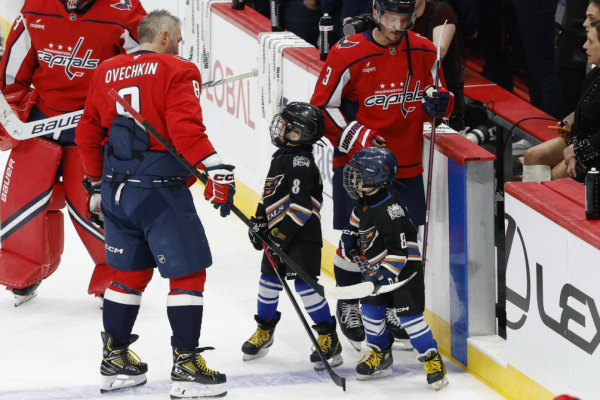 &laquo;Они покажут это детям&raquo;. Как Овечкина чествовали в столице США - новостной портал st-piter.ru