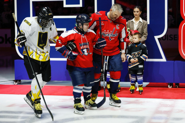 &laquo;Они покажут это детям&raquo;. Как Овечкина чествовали в столице США - новостной портал st-piter.ru