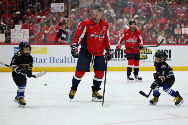 &laquo;Они покажут это детям&raquo;. Как Овечкина чествовали в столице США - новостной портал st-piter.ru