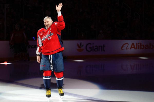 &laquo;Они покажут это детям&raquo;. Как Овечкина чествовали в столице США - новостной портал st-piter.ru