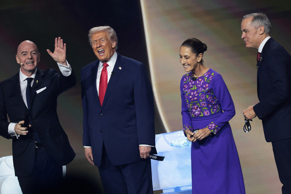 Инфантино наградил Трампа премией мира от ФИФА - новостной портал st-piter.ru