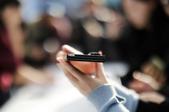 Samsung представила складывающийся втрое смартфон - новостной портал st-piter.ru