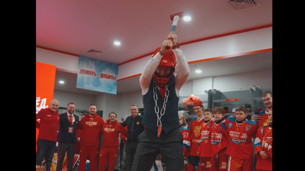 Сигал в раздевалке. Чем запомнился первый Кубок &laquo;Первого канала&raquo; в Сибири - новостной портал st-piter.ru