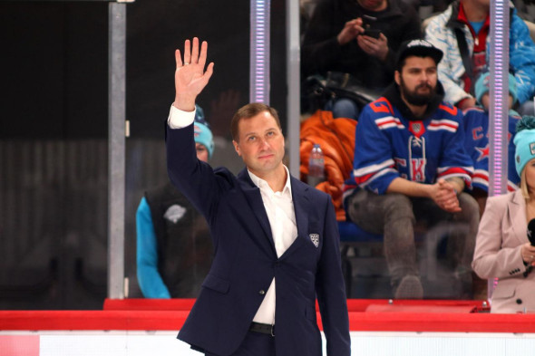 Сигал в раздевалке. Чем запомнился первый Кубок &laquo;Первого канала&raquo; в Сибири - новостной портал st-piter.ru