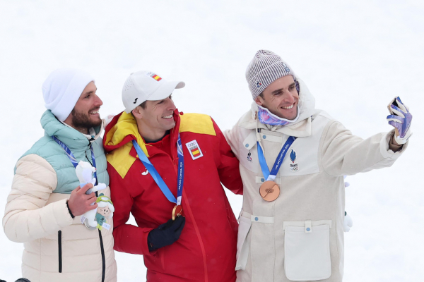 Как Россия завоевала первую медаль Олимпиады-2026. Фоторепортаж - новостной портал st-piter.ru